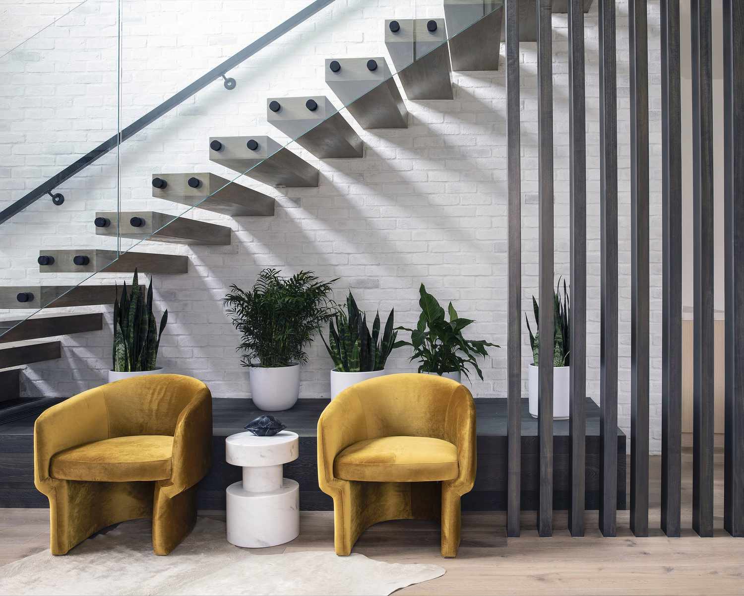 Moderne schwimmende Treppe