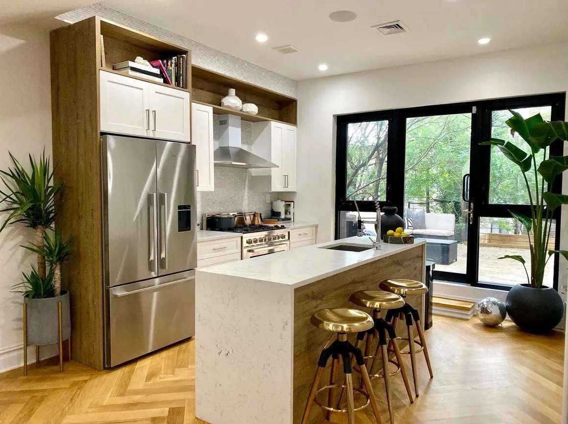 A waterfall marble kitchen island