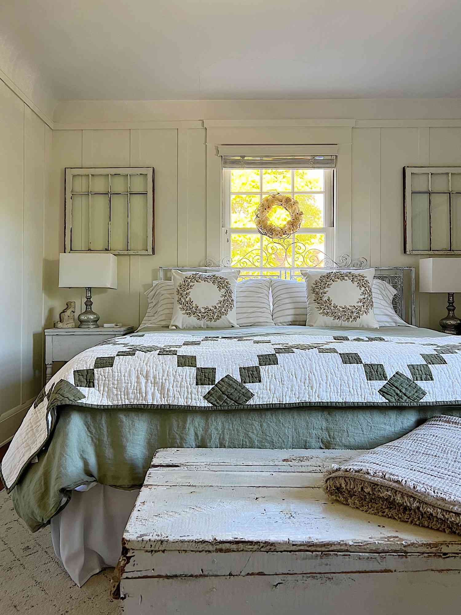 guest bedroom storage trunk ideas