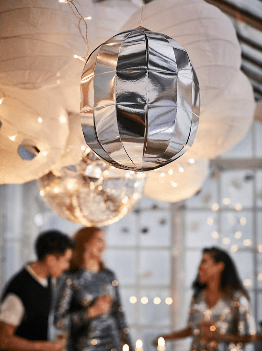 IKEA hat gerade eine neue Ferienlinie fallen lassen, und wir sind bereits aufgestockt 6 Dekoration hängen
