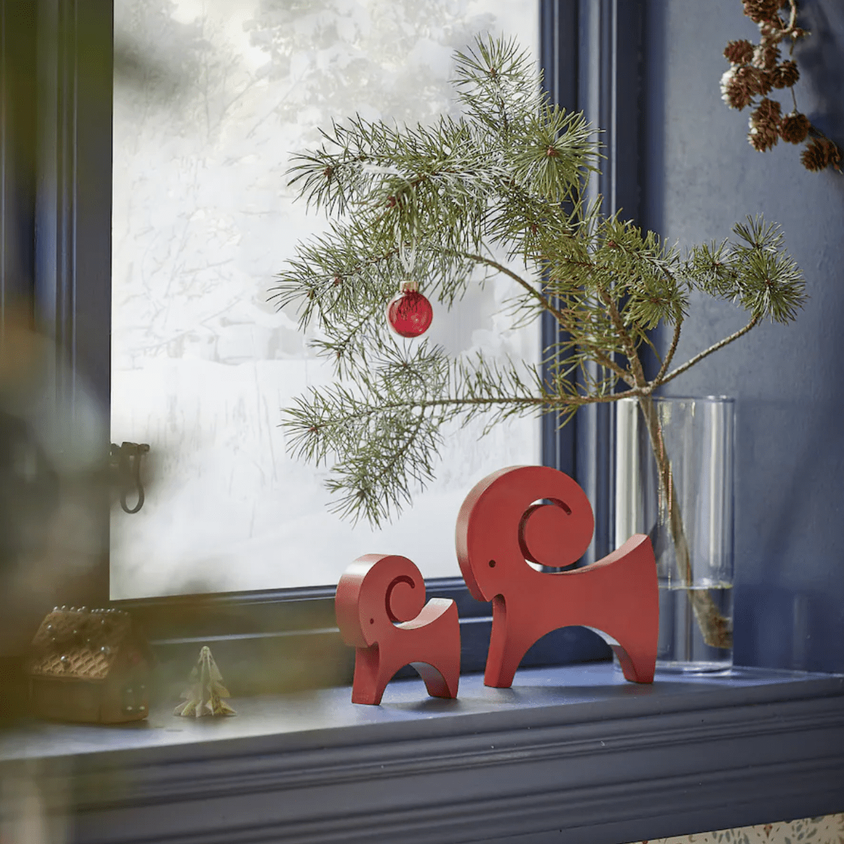 IKEA hat gerade eine neue Ferienlinie fallen lassen, und wir sind bereits aufgestockt 10 Rote Ziegen