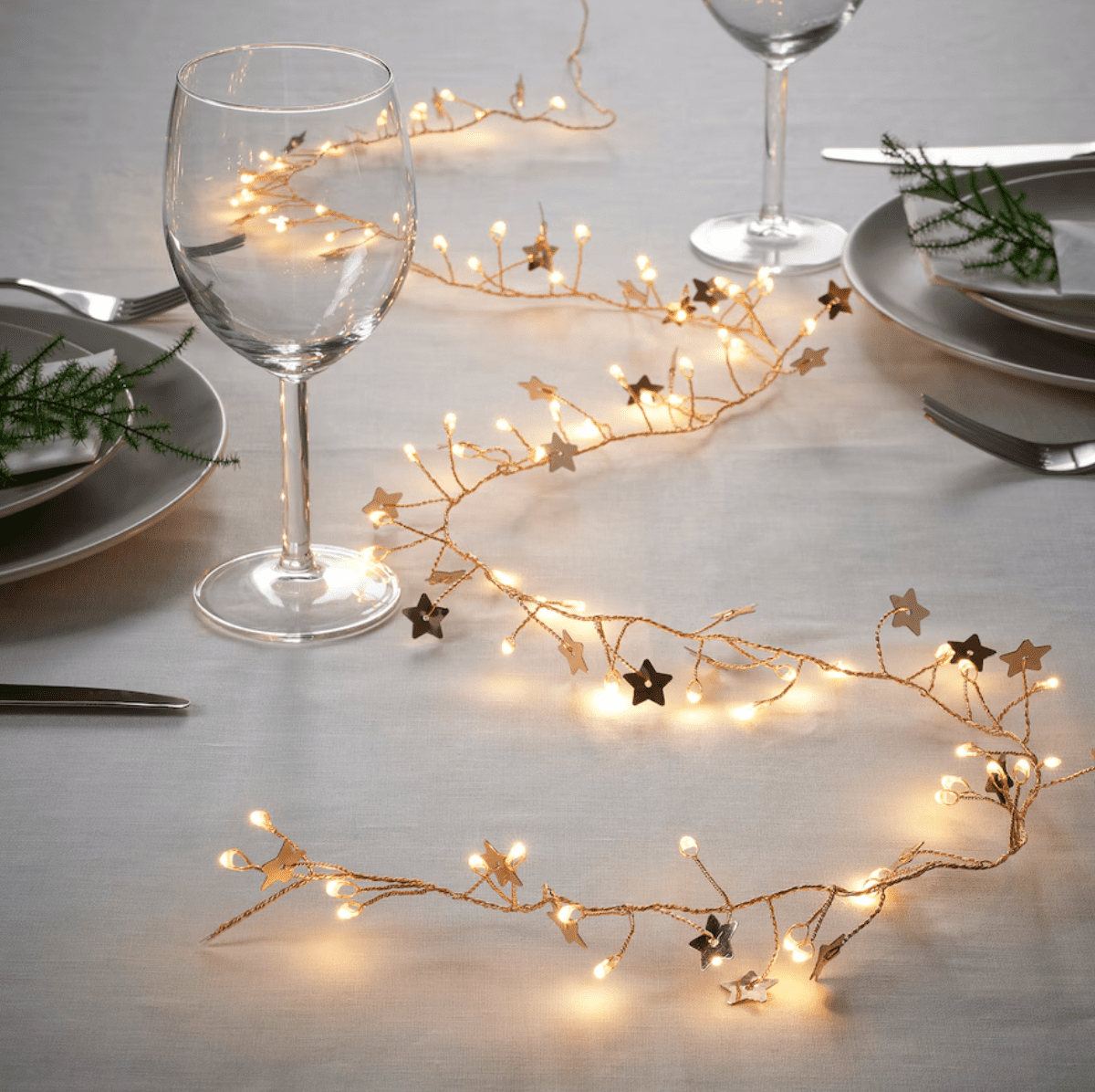 IKEA hat gerade eine neue Ferienlinie fallen lassen, und wir sind bereits aufgestockt 20 Saitenlichter