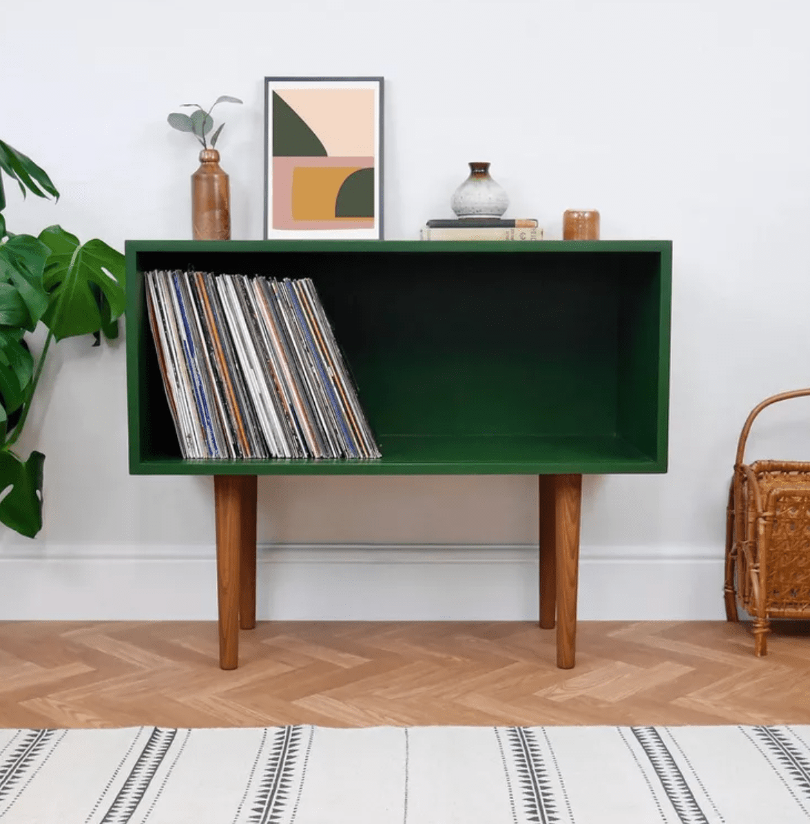 10 unterschätzte Möbelstücke Designer tragen zu jedem Raum für ein gemütliches Gefühl bei 6 Grüne Rekordschrank