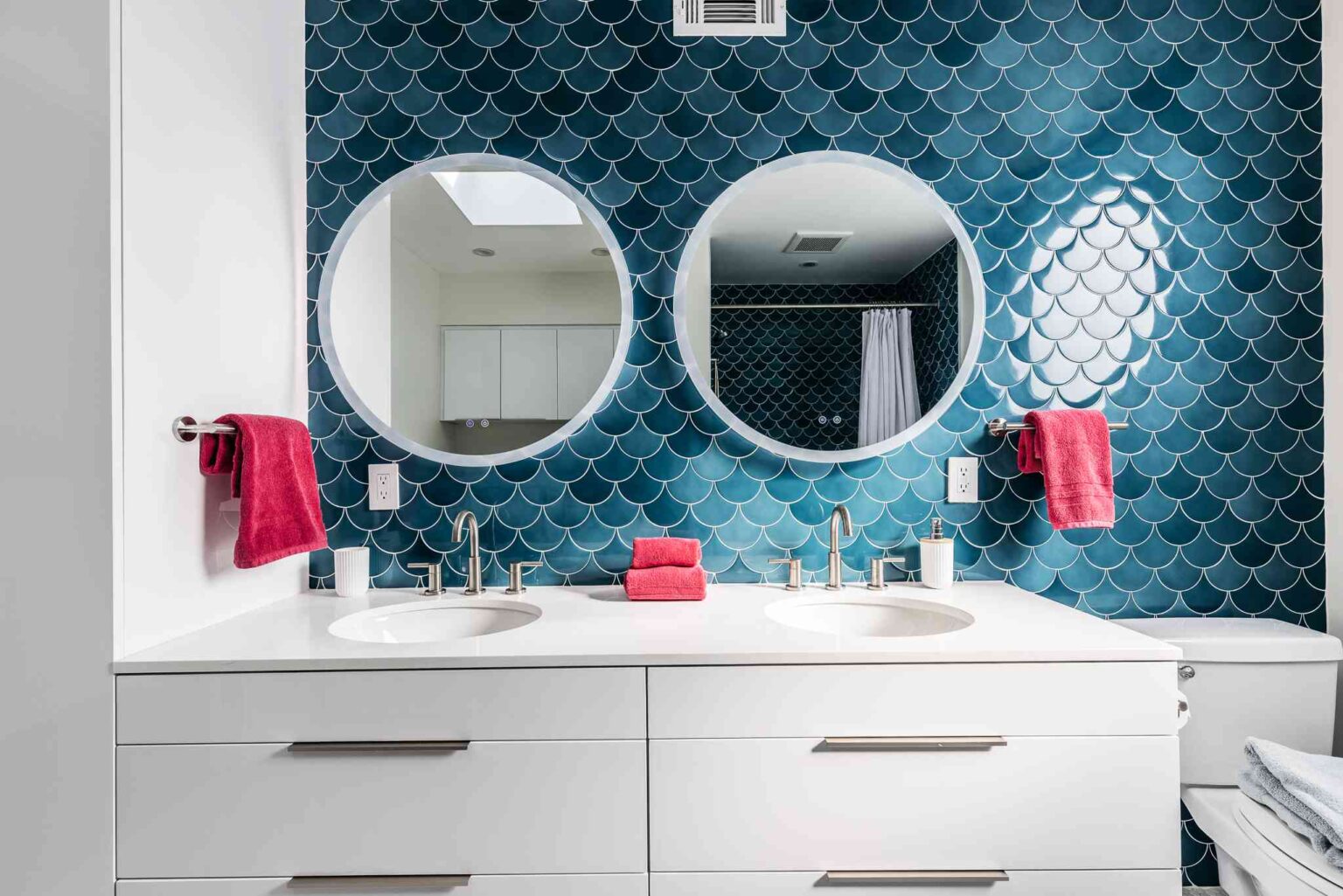 1741422581 30 Fun Kid Friendly Bathroom Ideas That Will Grow Alongside Them