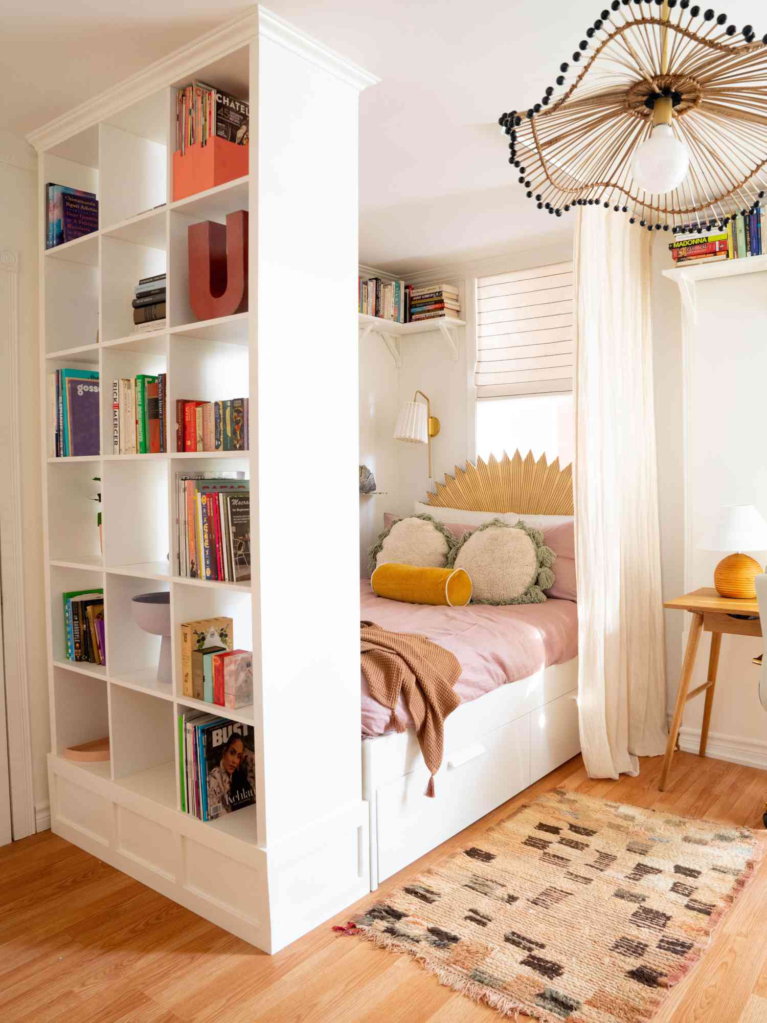 5 einfache IKEA-Hacks mit kult-favoriten Stücken (einschließlich des Billy-Bücherregals) 6 Zimmerteiler Hack