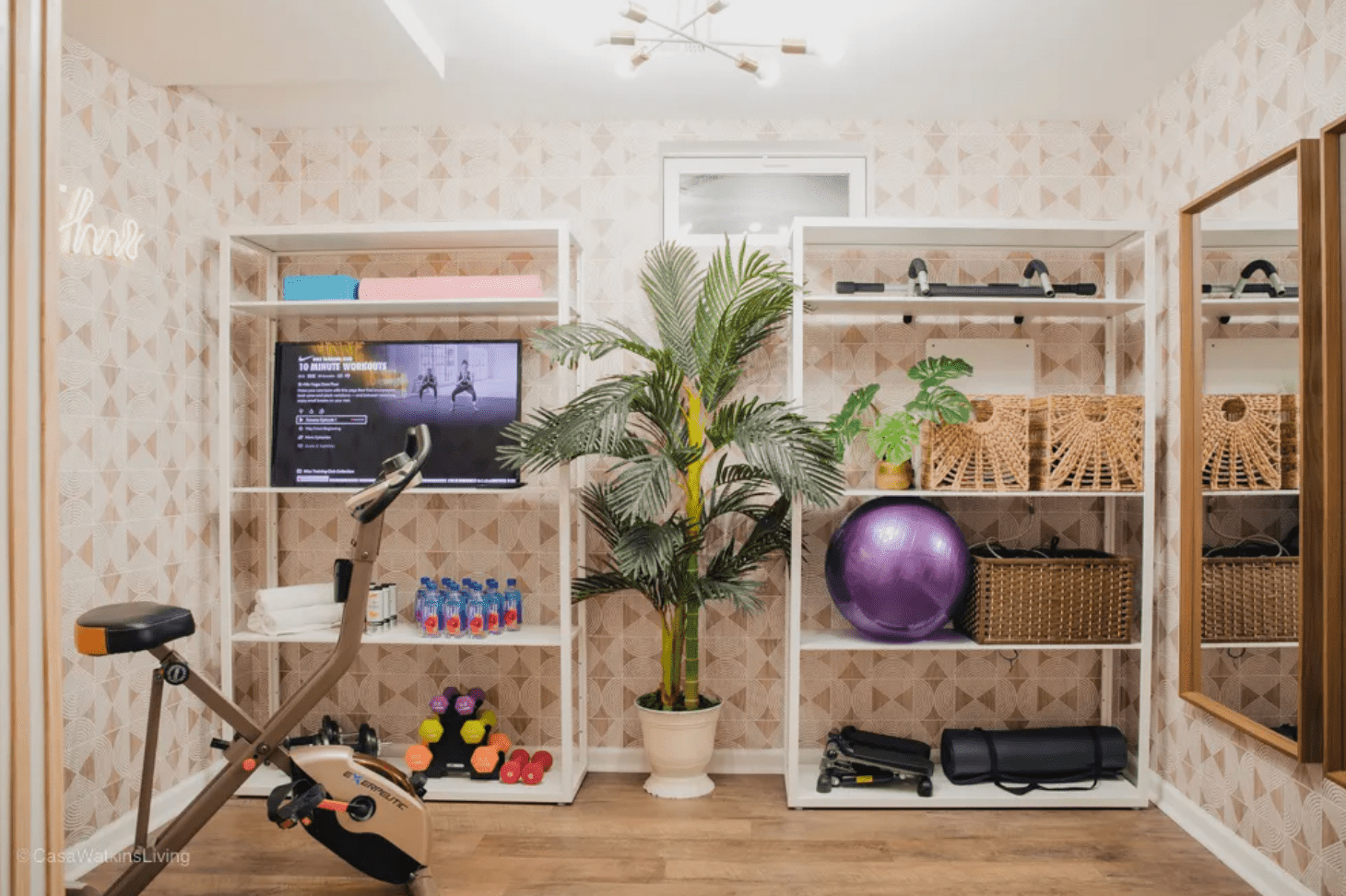 Buntes Keller -Fitnessstudio
