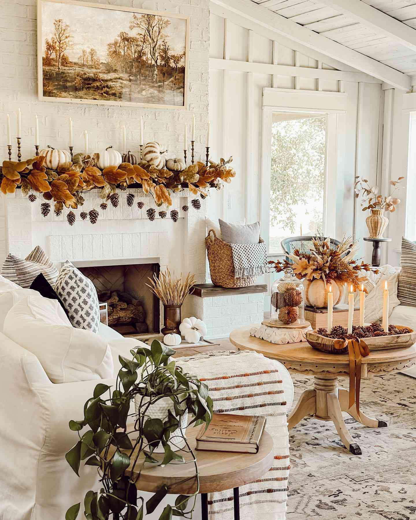 Herbst dekorierter Mantel