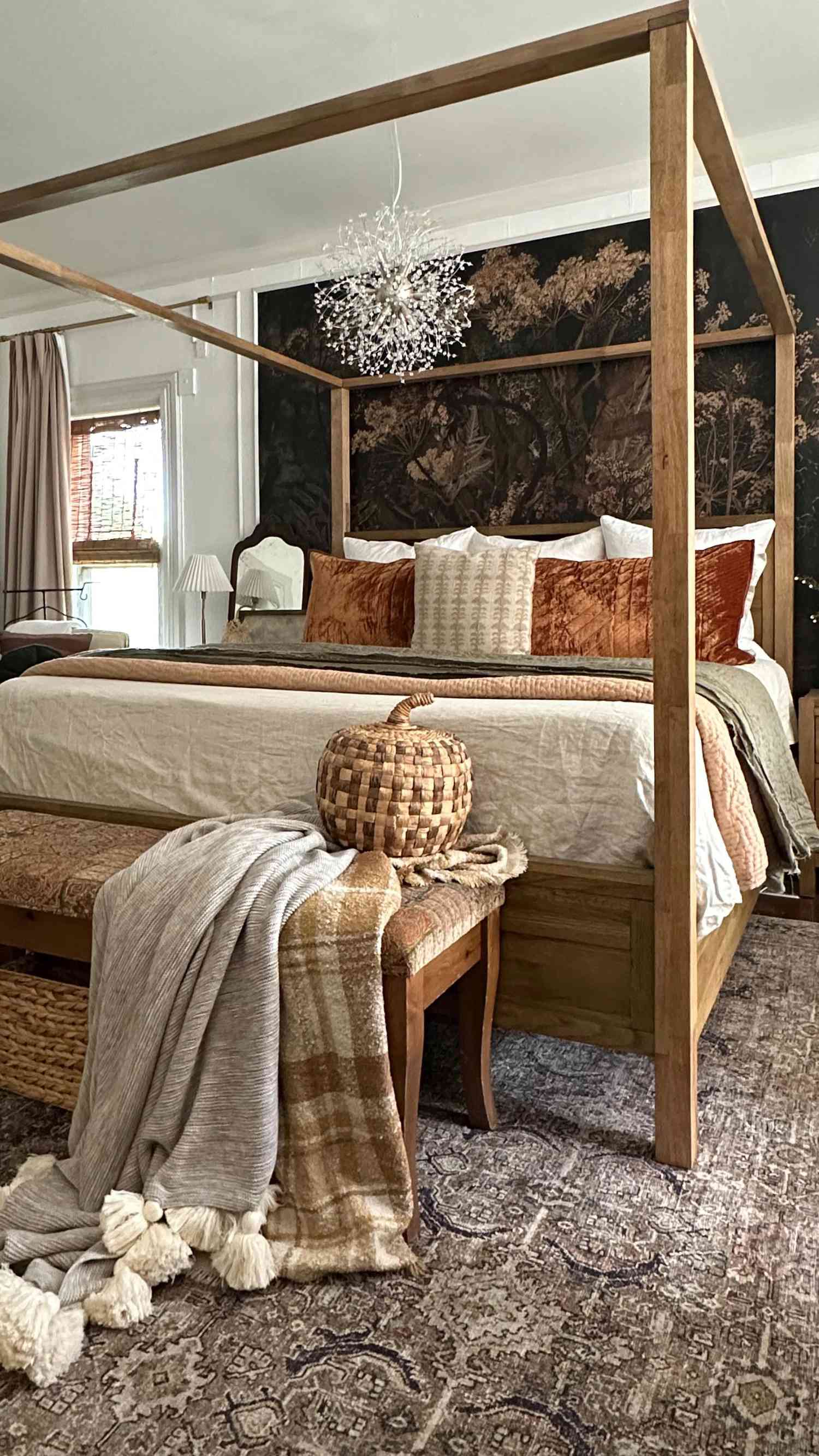 Neutraler und herbstfarbener Herbst-Schlafzimmer