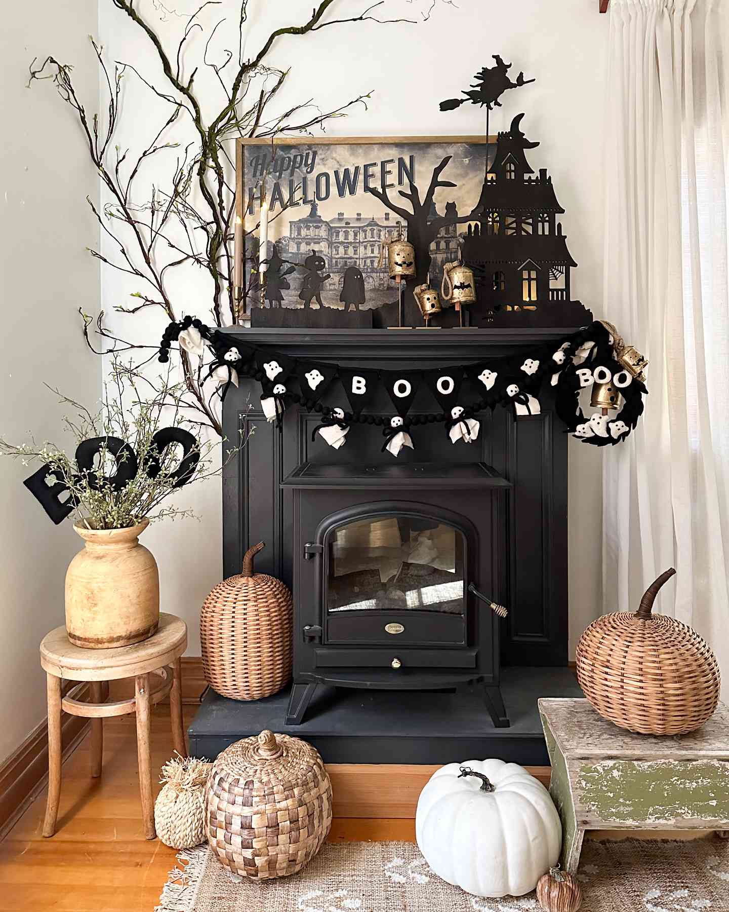 Halloween dekoriertes Wohnzimmer