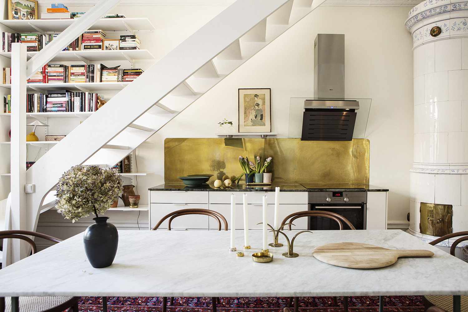Moderne Treppe im Scandi-Stil