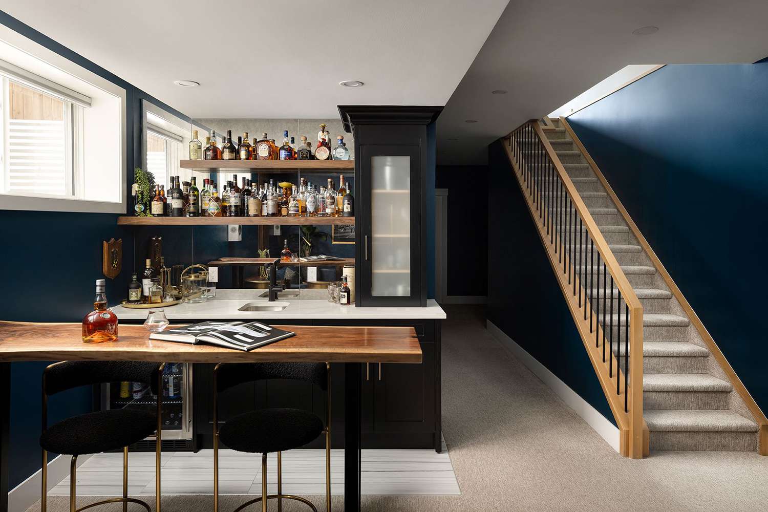 Moderne Kellertreppe
