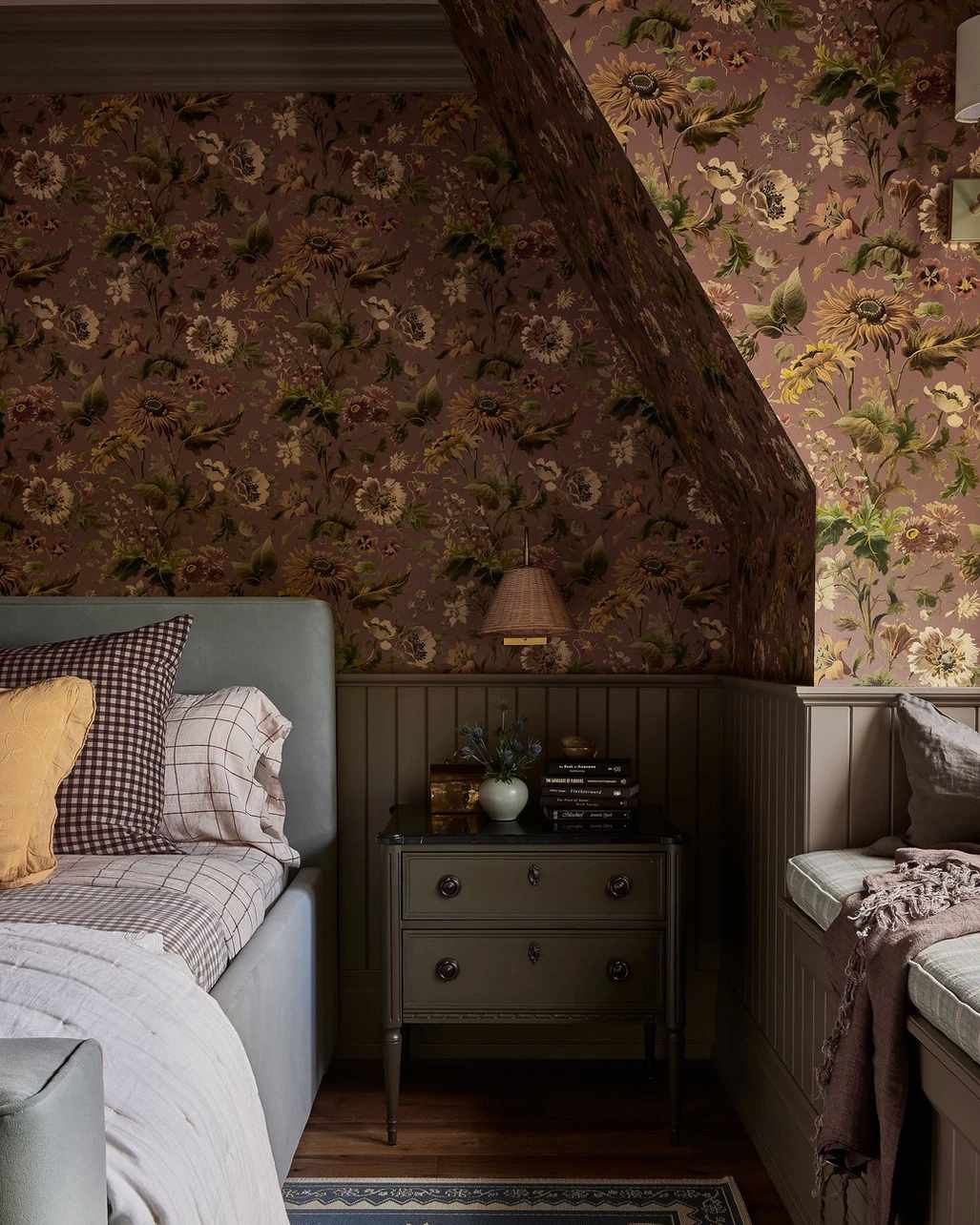 dunkles romantisches Schlafzimmer