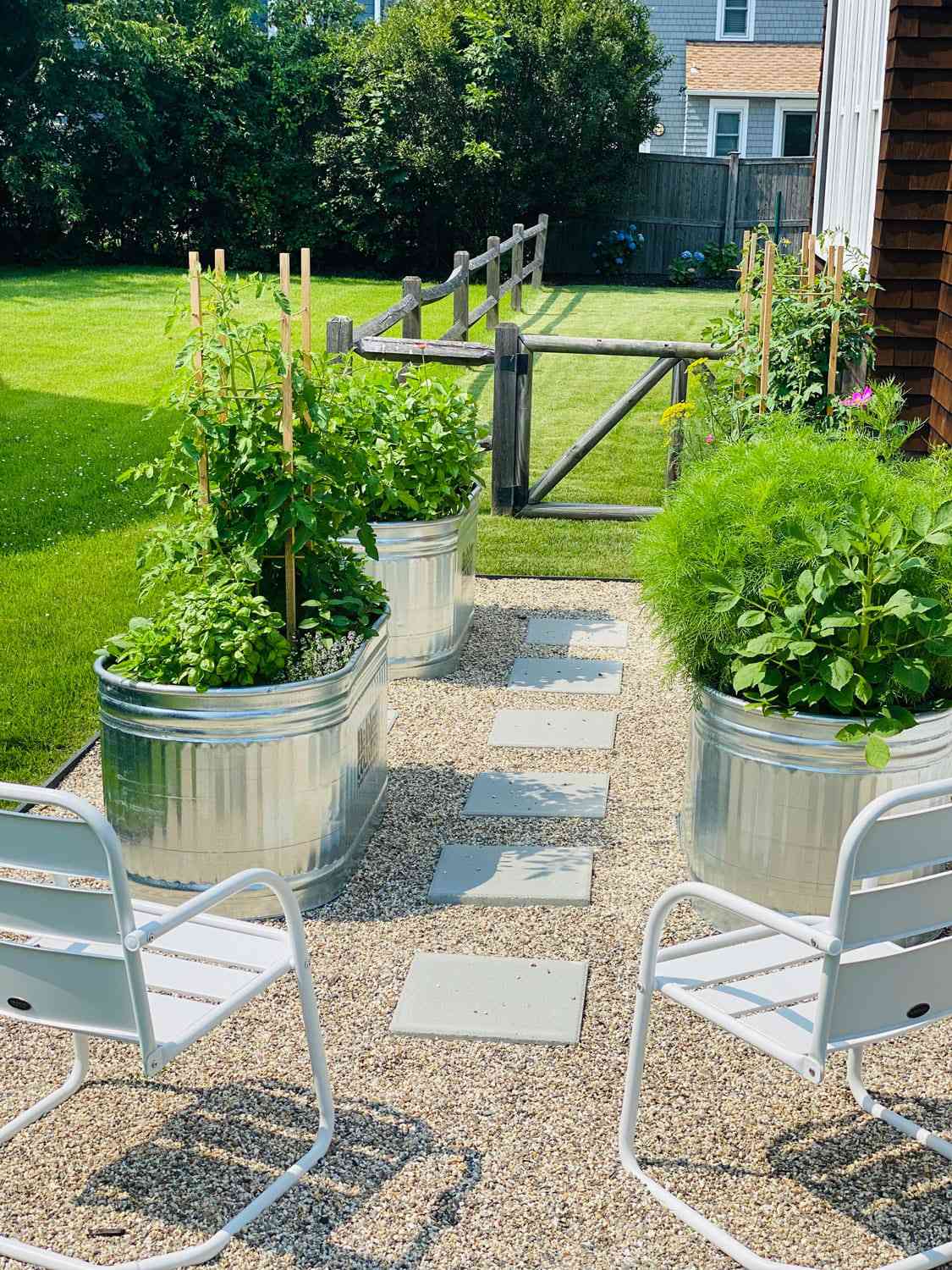 inexpensive raised garden bed patio ideas