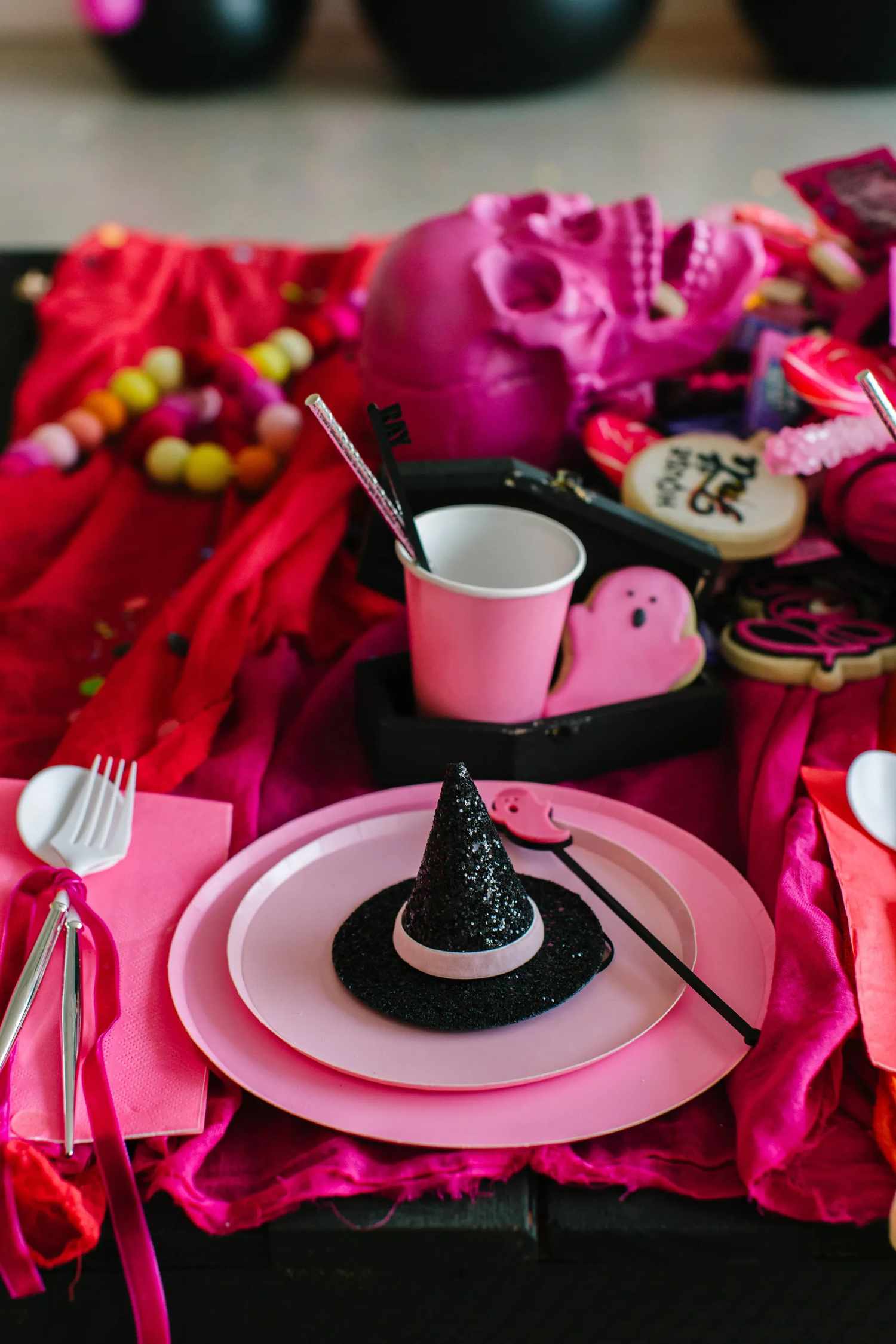 Halloween Decor muss nicht orange und schwarz sein - dieser Trend 2024 beweist es 2 Pinkoween