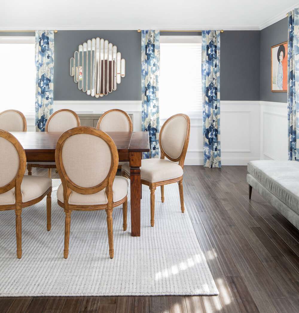 Louis XVI -Stühle im Esszimmer