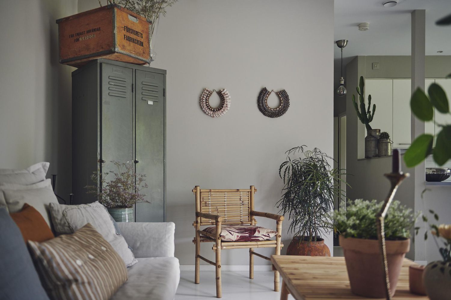 Scandi Wohnzimmer mit Vintage Decor