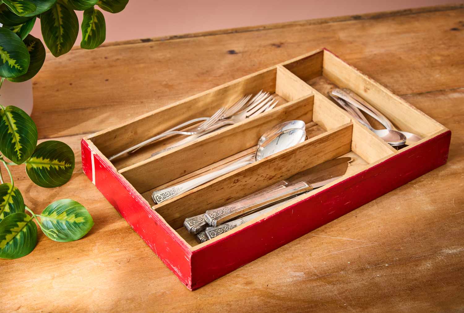 11 Dinge pro Organisatoren kaufen immer in Secondhand -Läden (und Sie sollten auch) 6 Vintage Silberwaren -Teiler aus dem Gebrauchtwarenladen