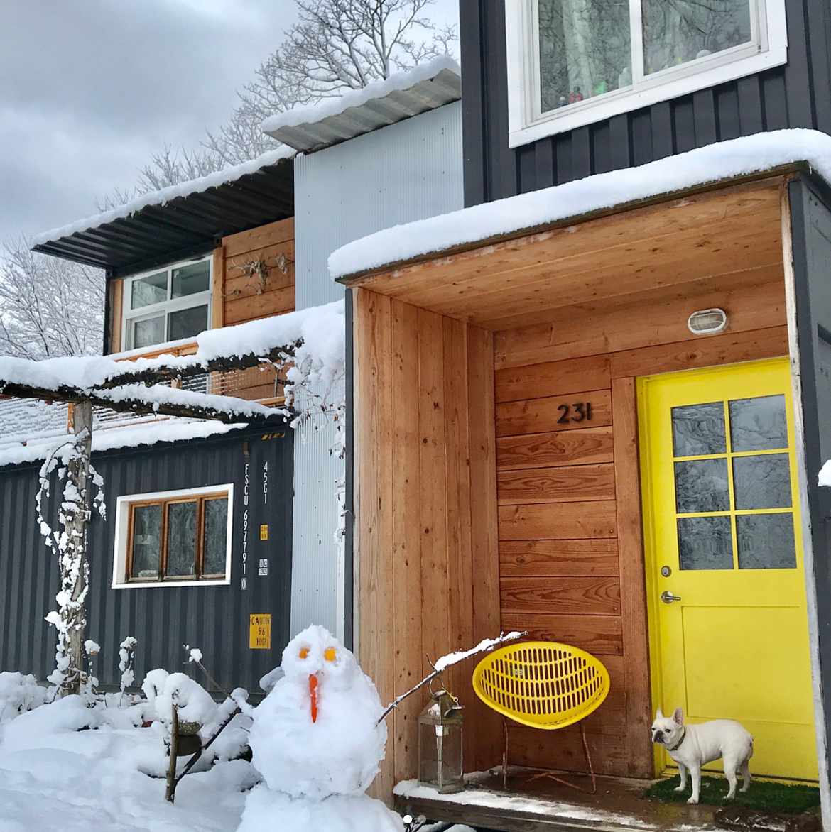 Ein Haus aus einem Schifffahrtsbehälter