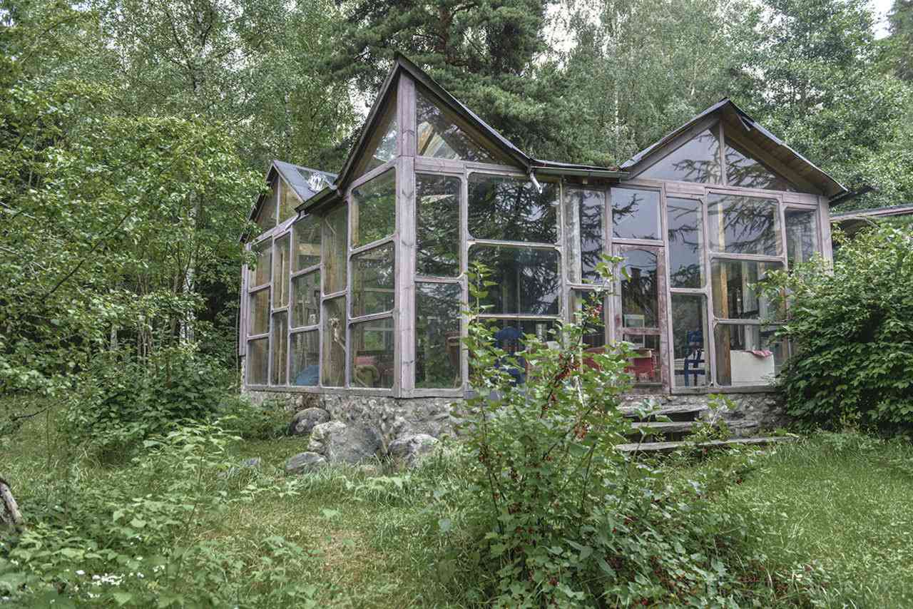 Schwedisches Haus mit allen Fenstern