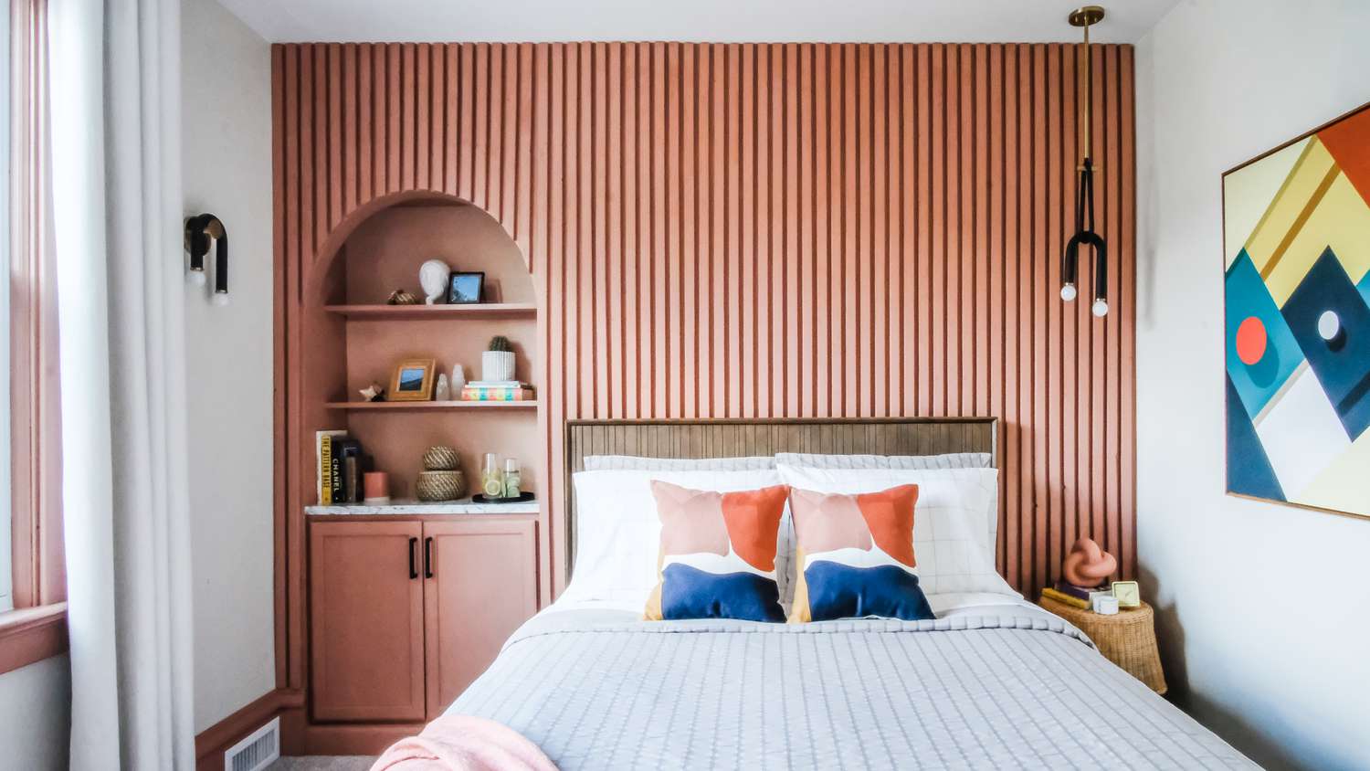 6 Designentscheidungsdesigner bedauern in ihren eigenen Häusern 8 Schlafzimmer mit geriffelter Akzentwand.