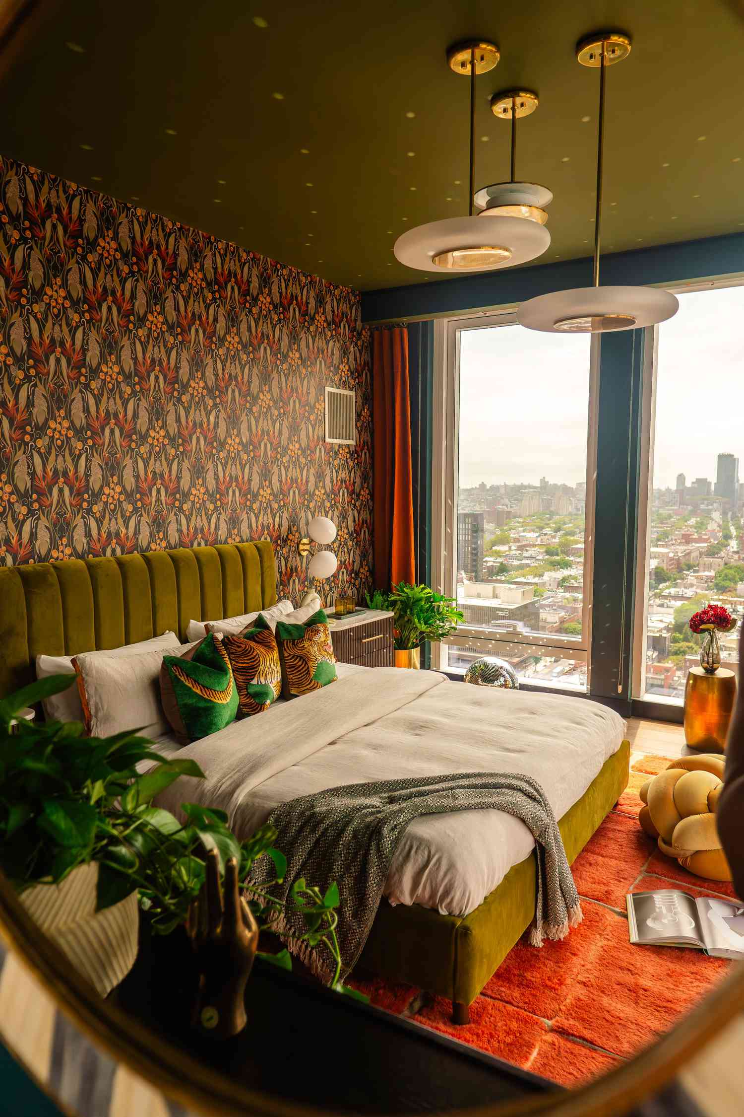 4 schwarze Designer teilen, wie sie ihre Kultur durch Design feiern 4 Schönes Schlafzimmer voller Farbe