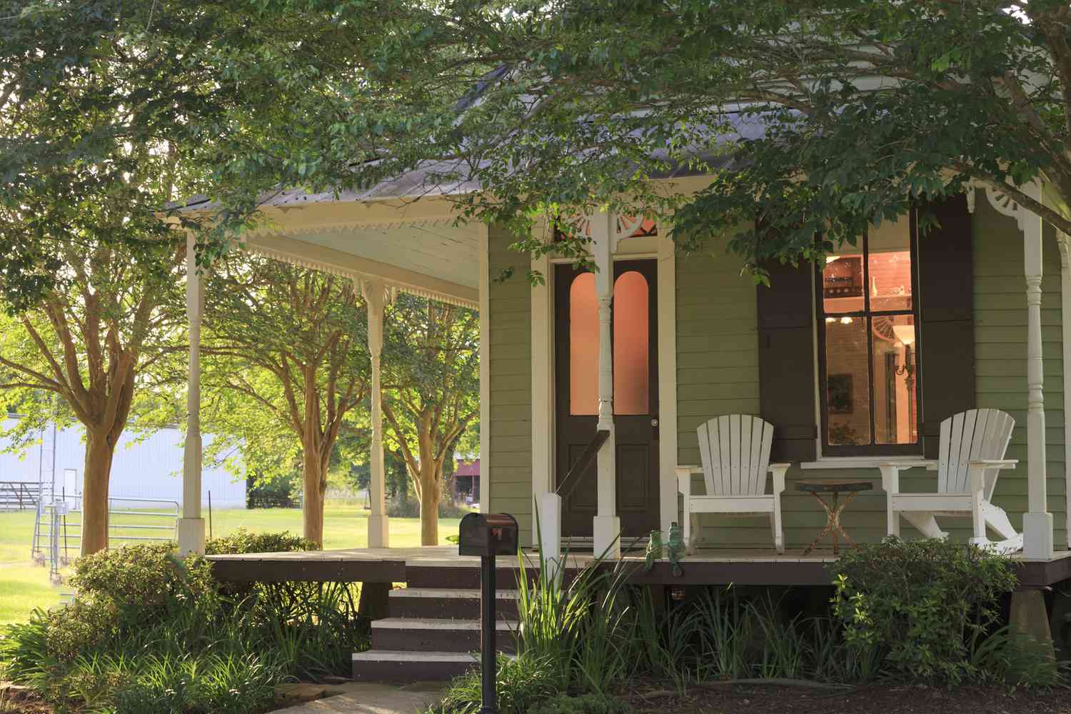 Adirondack -Stühle auf Veranda