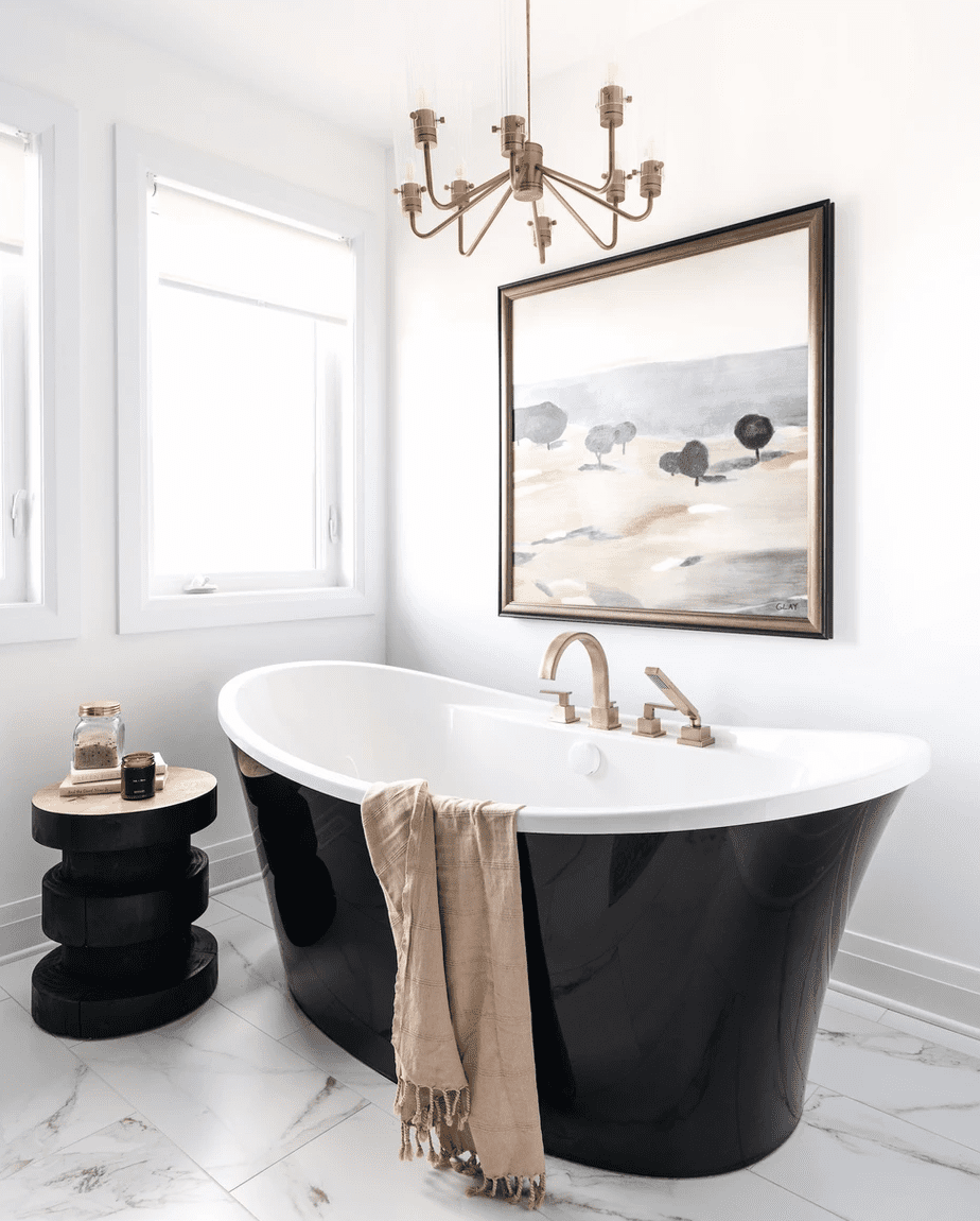 Wandkunst über der Badewanne