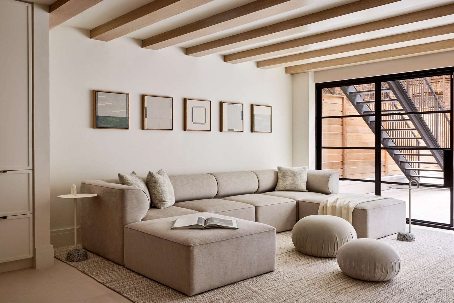 warmes beige japandi Wohnzimmer