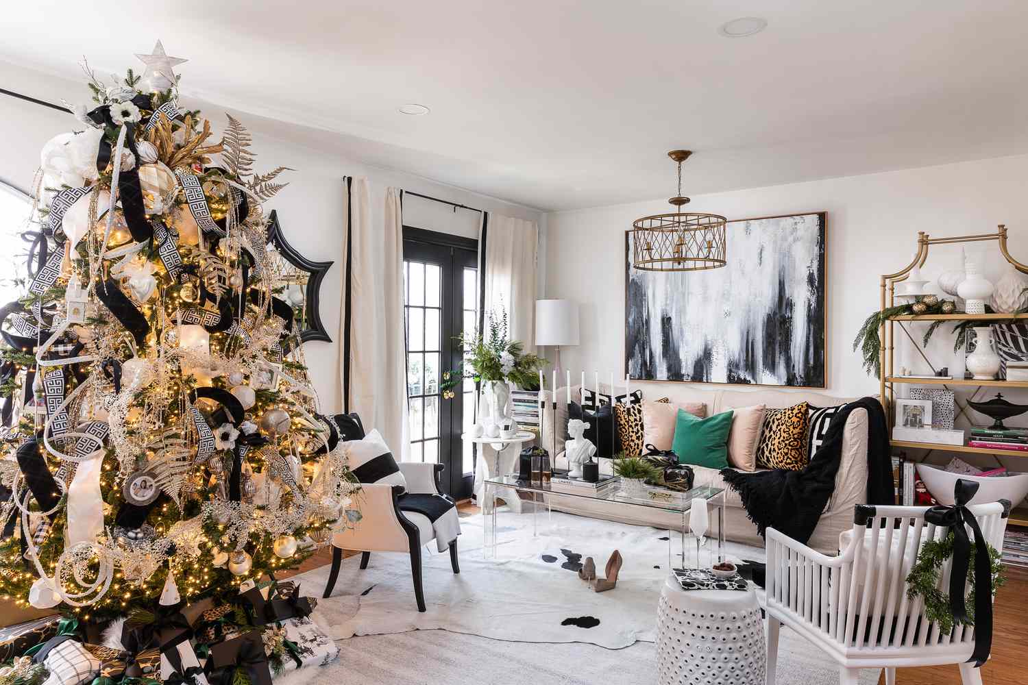 Wann sollten Sie zu Weihnachten dekorieren? Wir fragten Designer und sie hatten Gedanken 2 Glamouröser Weihnachtsbaumdekoration