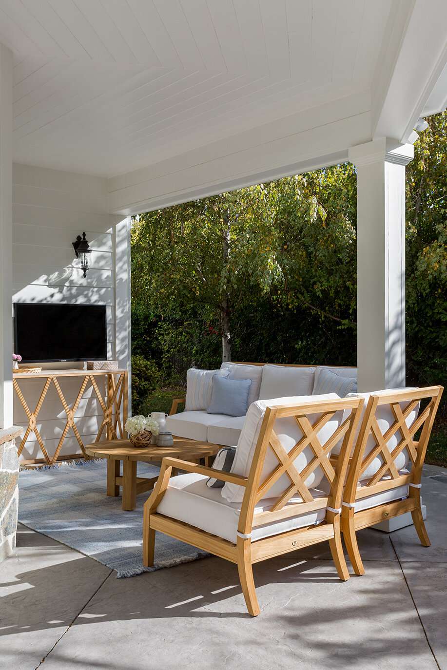 covered patio with tv