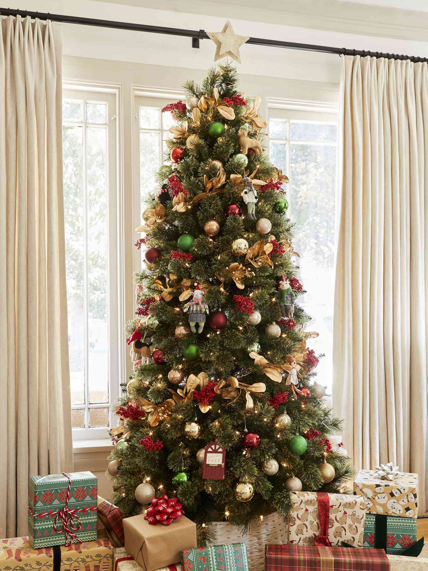 red, green, and gold christmas tree ideas