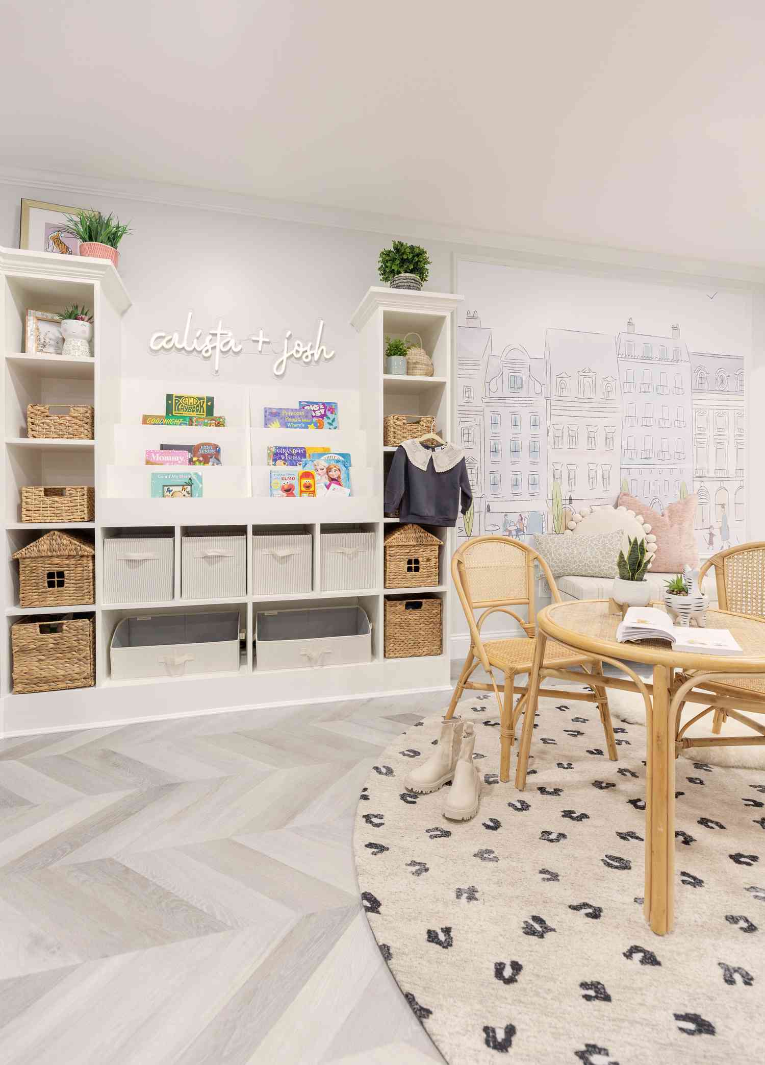 5 Designer-zugelassene Möglichkeiten, um Ihren Keller mit einem Budget zu erhellen, das tatsächlich funktioniert 14 Chevronböden im Keller