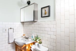 Designer geben die eine Funktion auf, die Ihr Badezimmer sofort teuer macht 6 kleines Badezimmer