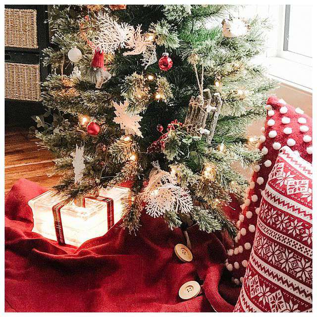 scandi-style christmas tree ideas