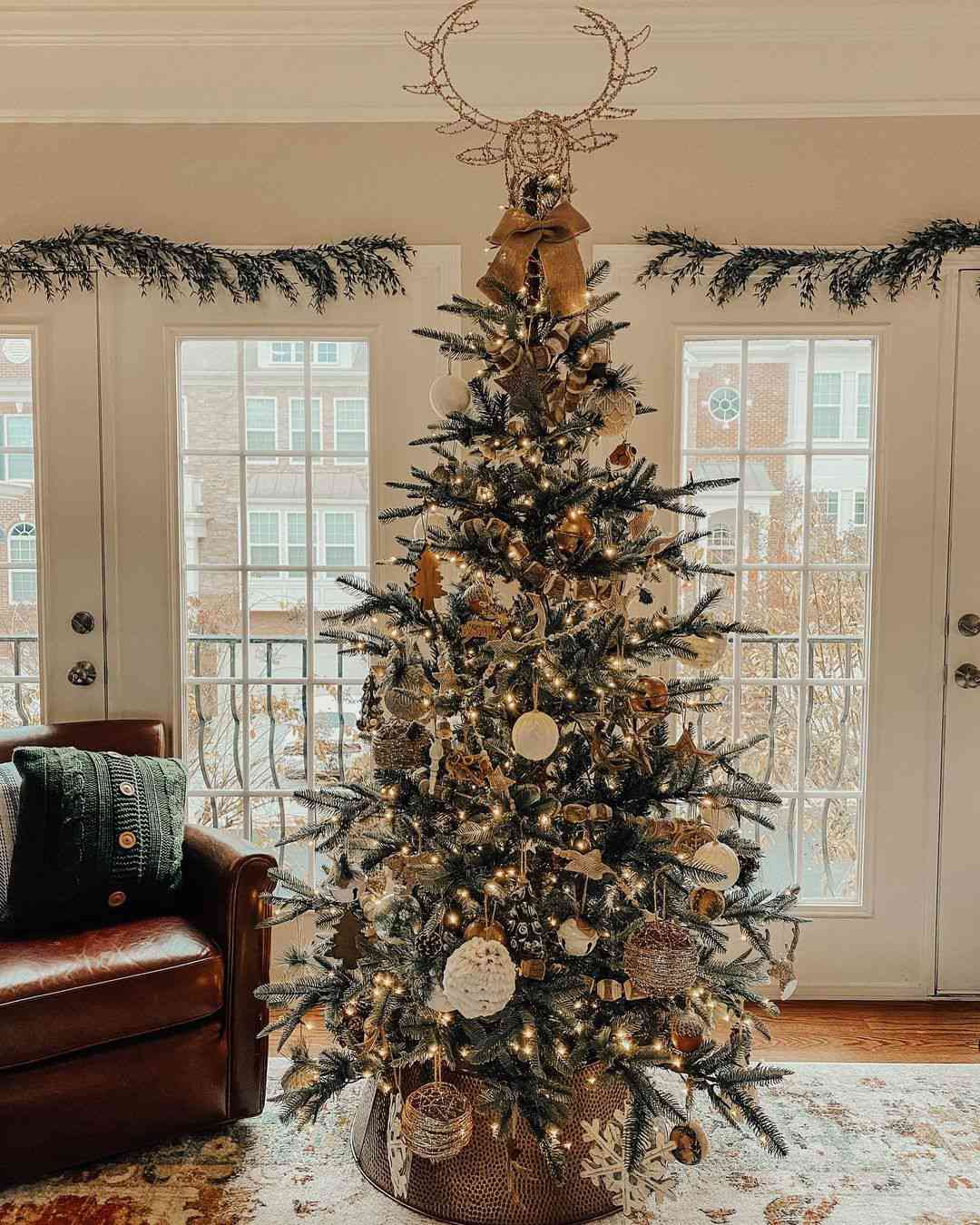 nature-themed Christmas tree