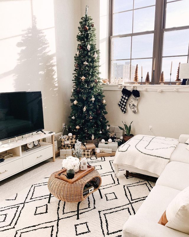 black-and-white christmas tree ideas
