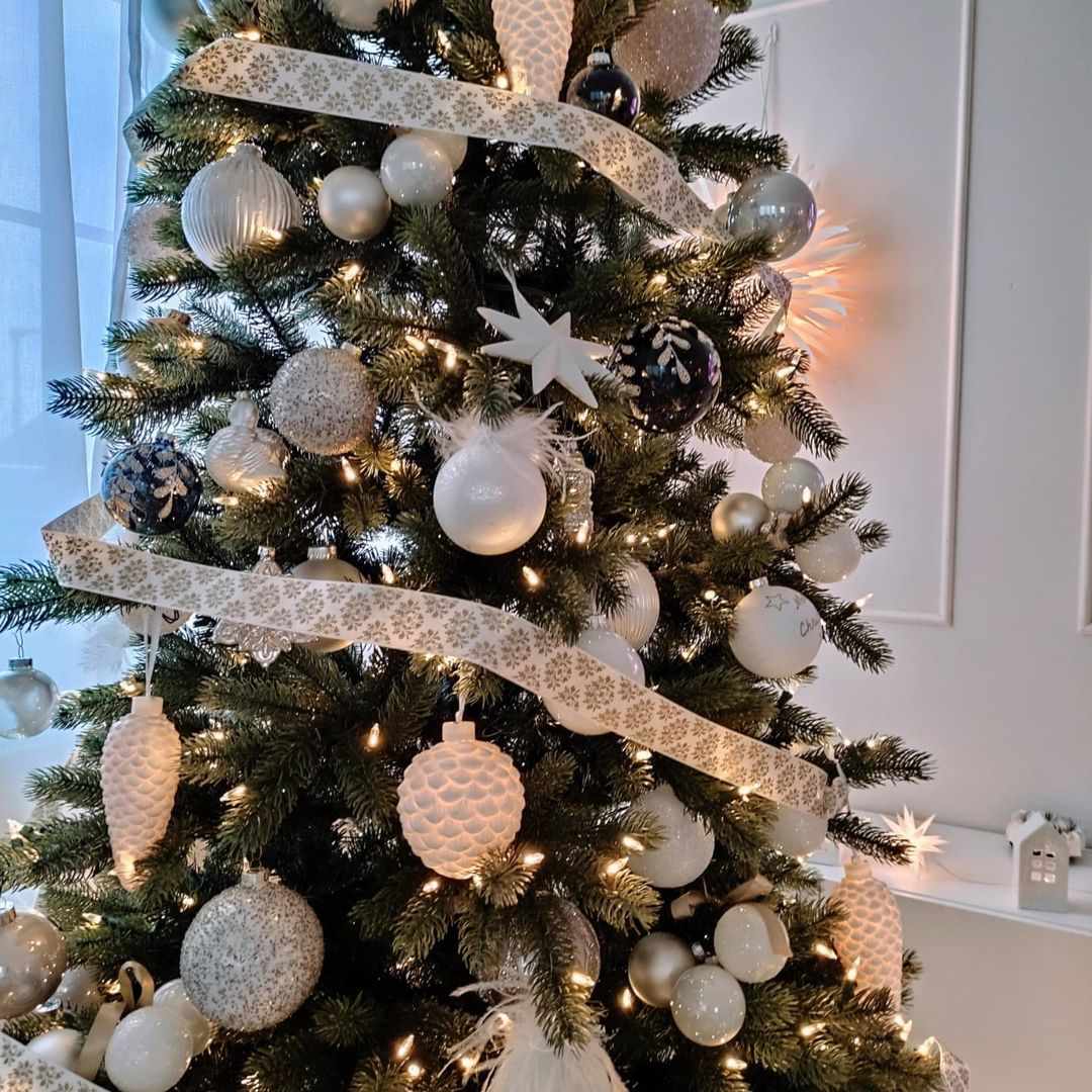 all-white christmas tree ornament ideas