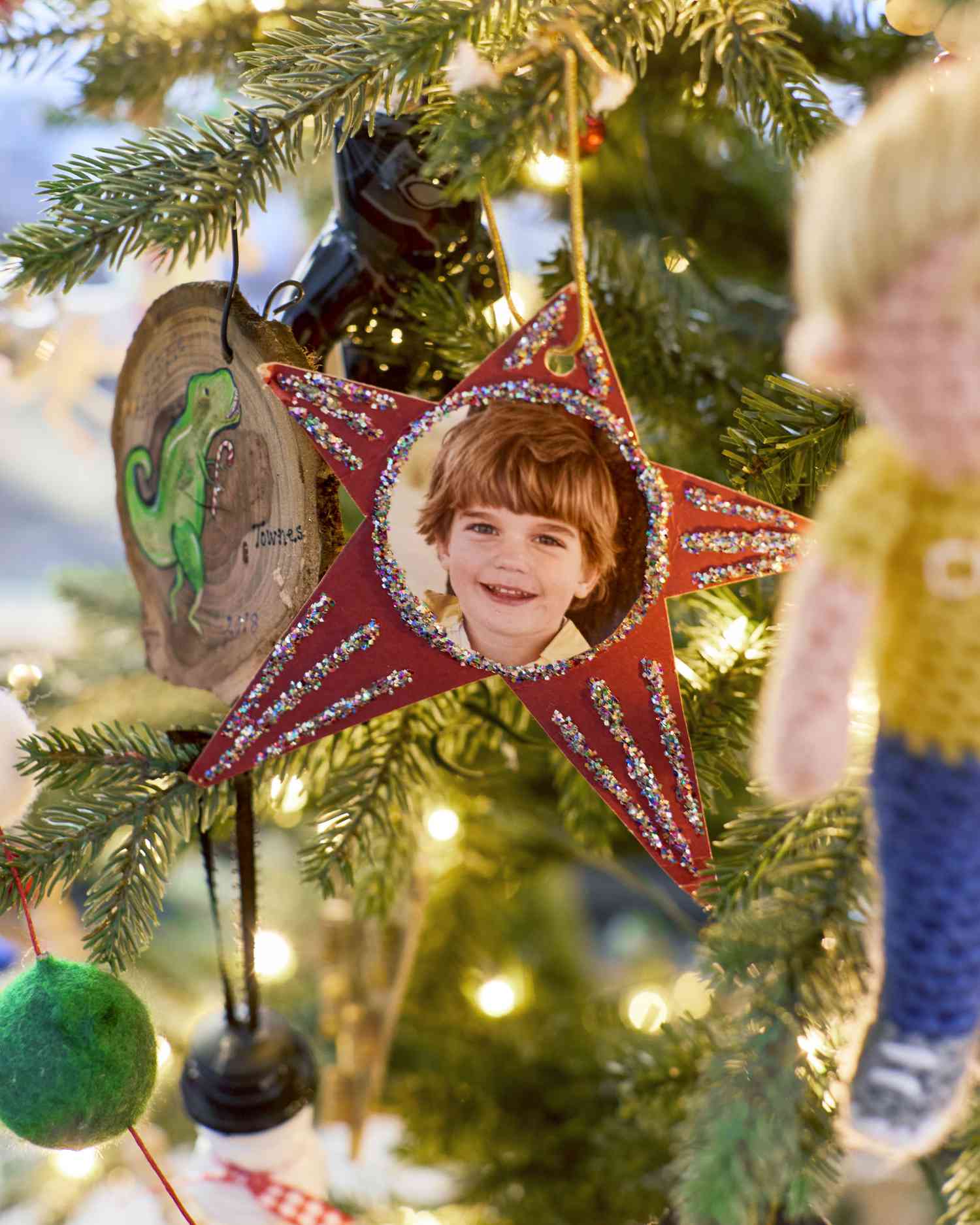 family themed christmas tree ideas