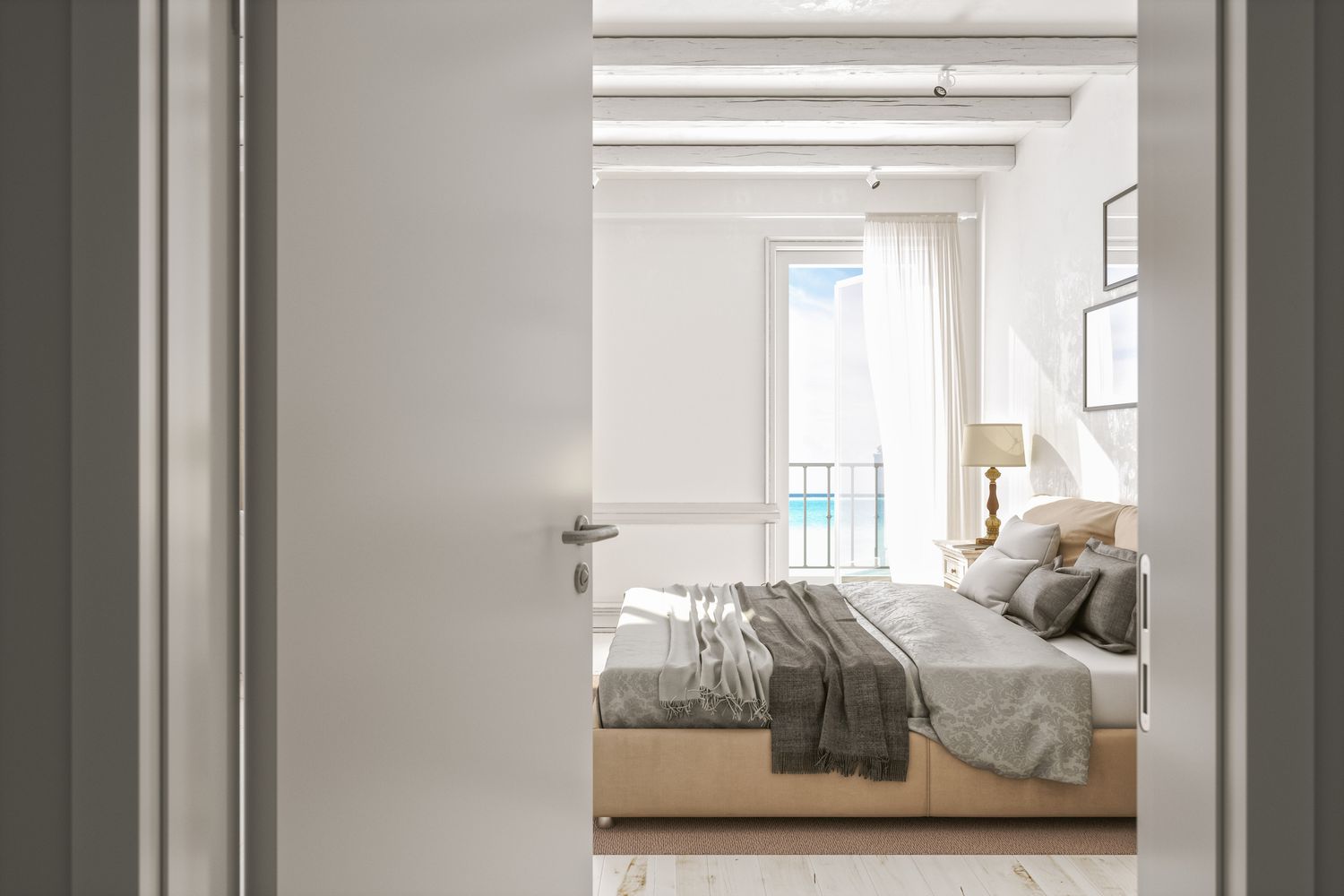 Jedes Haus hat diese 6 Schandflecken - wie sie wie ein Designer verbergen, um sie zu verbergen 12 Öffnen Sie die Tür zu einem leeren modernen Schlafzimmer mit Blick auf den Meer.