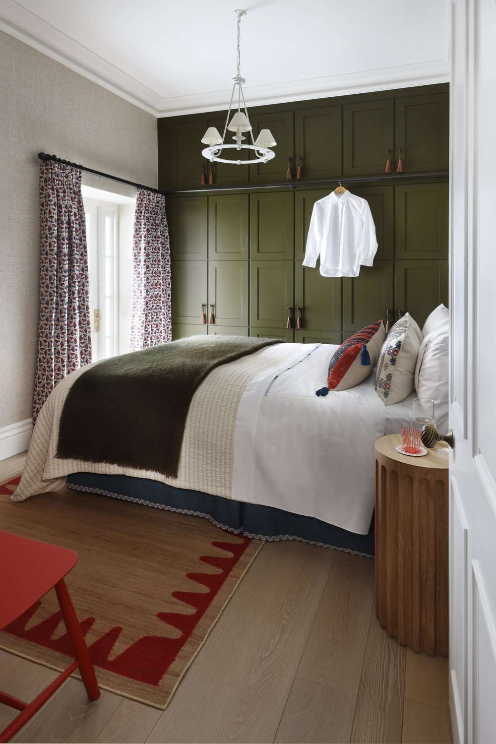 bedroom layout with wall of closets ideas