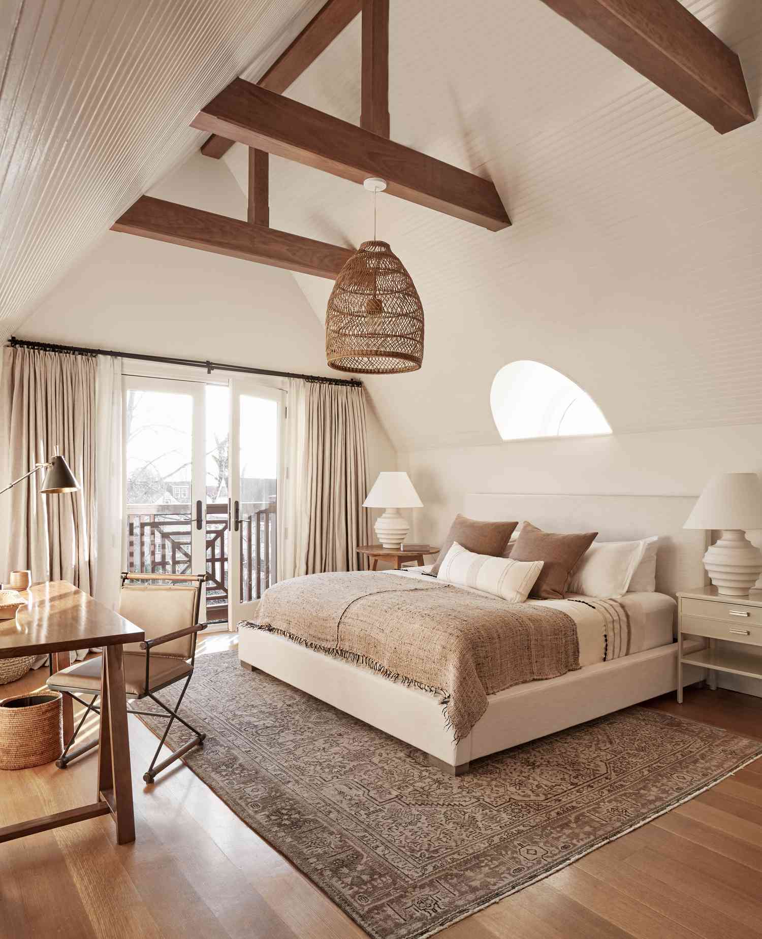 rectangular bedroom with vaulted ceilings layout
