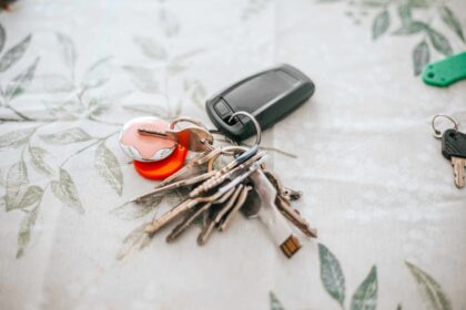 1748857057 Warten Sie werfen Sie Ihre alten Schluessel nicht weg