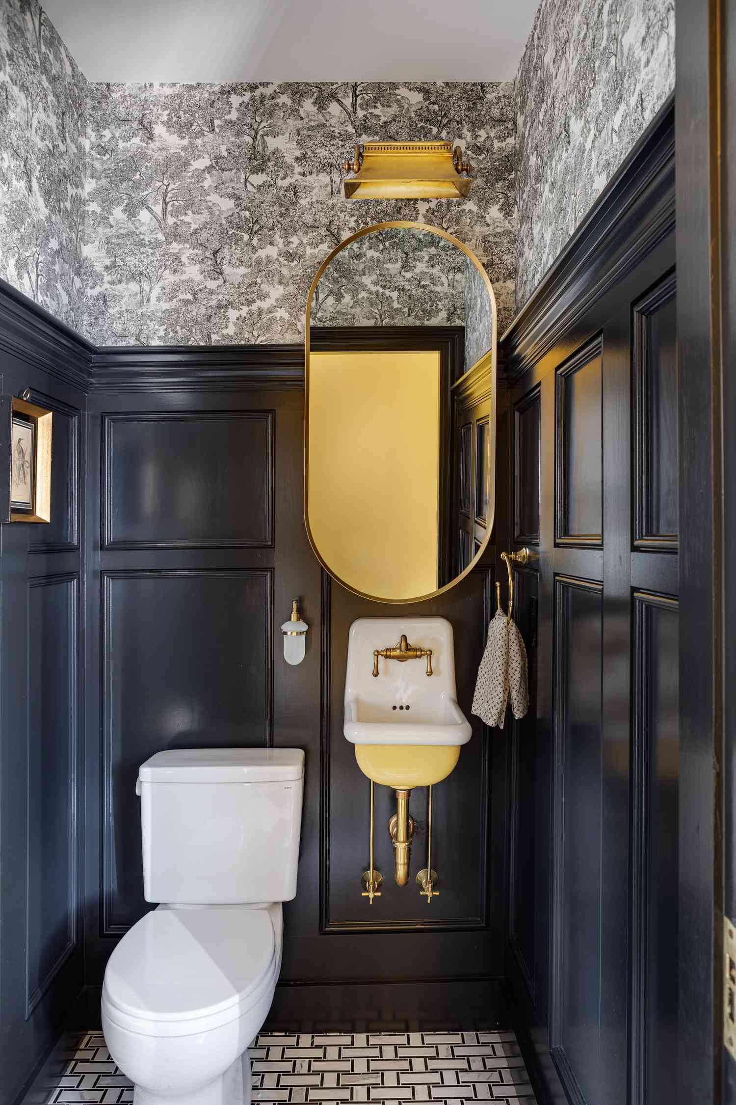 Schwarzes Glam Luxe Badezimmer