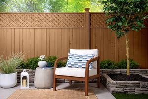 6 Badezimmerfarbe Trends, die Sie 2025 in jedem Haus sehen werden, sagen Designer 4 Outdoor -Fleckenfarbe des Jahres - Zedern.