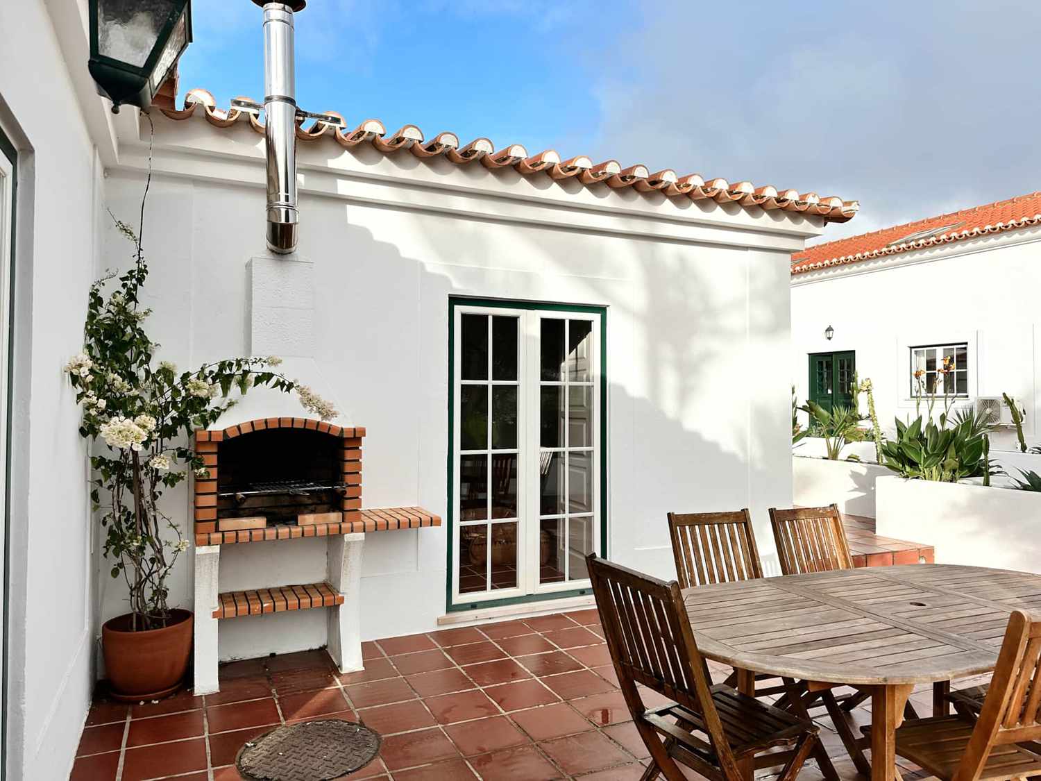 Terrasse mit Pizzaofen im Freien