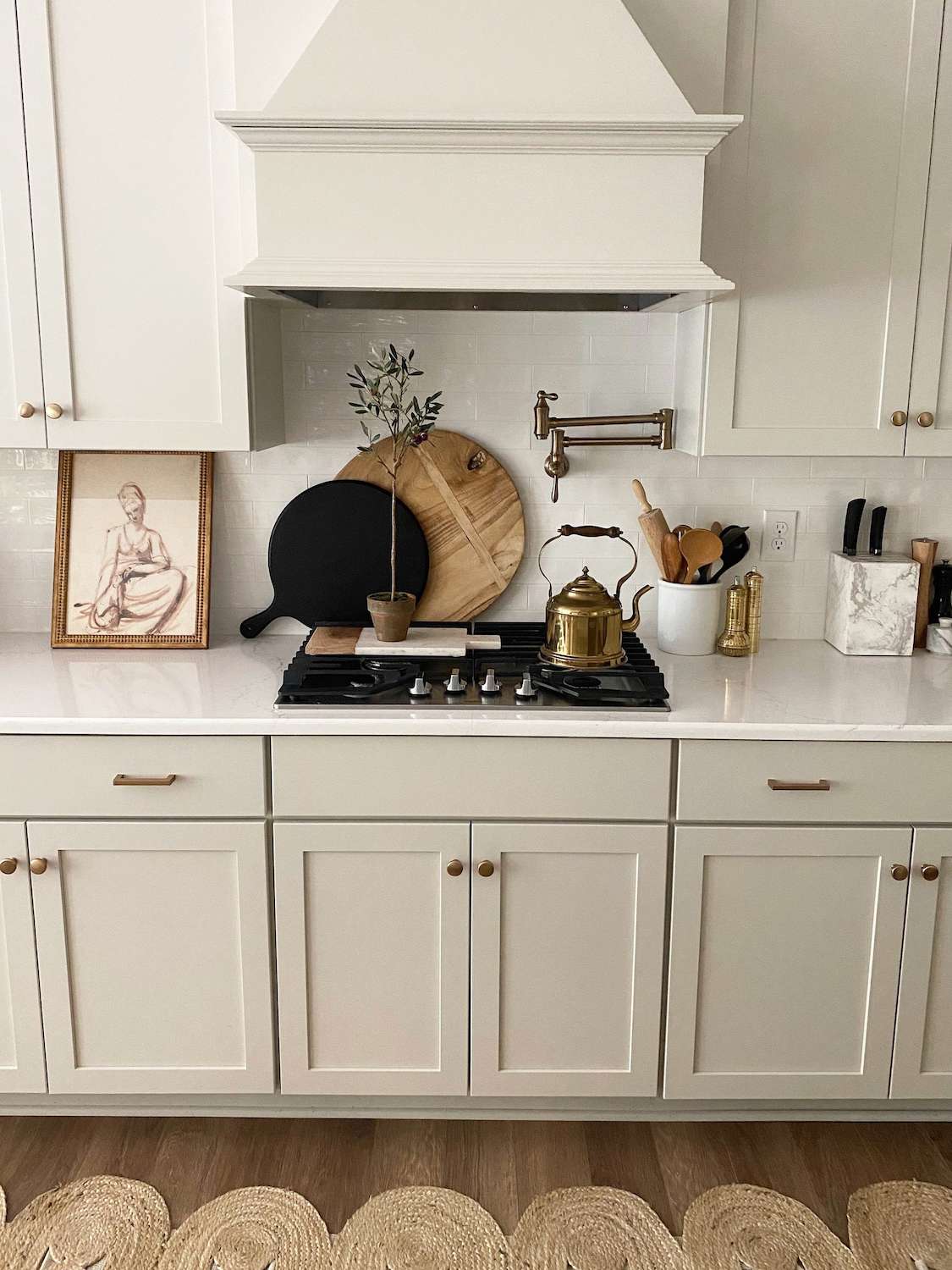 Styling neutraler Küchenarbeitsplatten