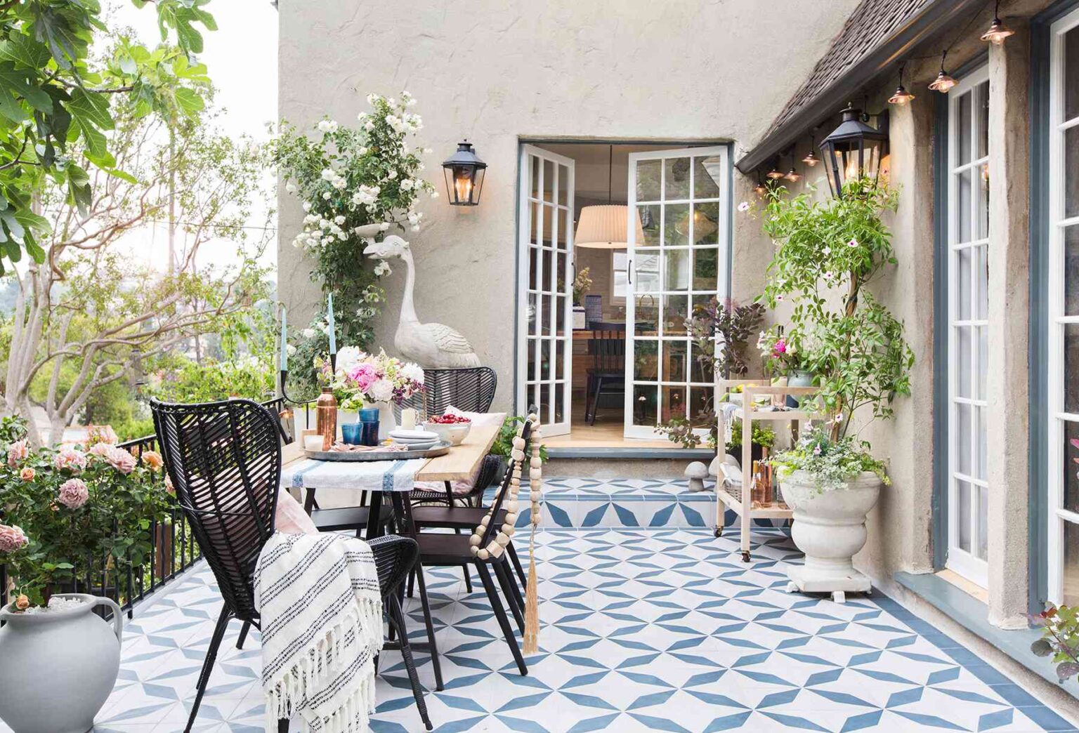 1749460031 18 Cool Outdoor Dining Ideas to Make Your Backyard Your