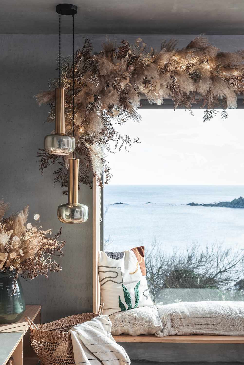 small living room christmas decor