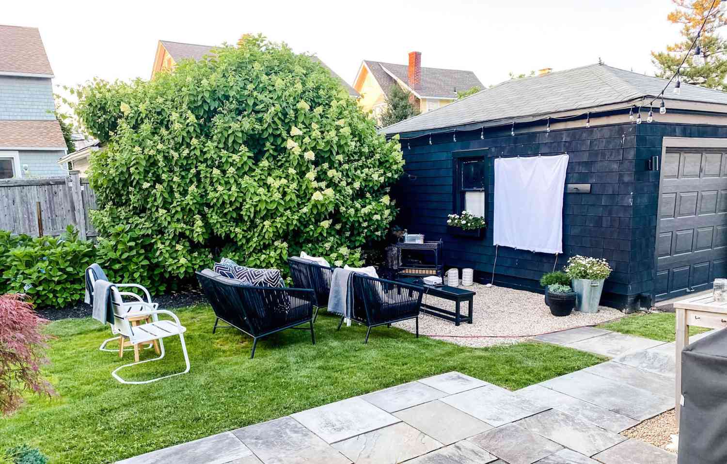 small backyard movie night ideas