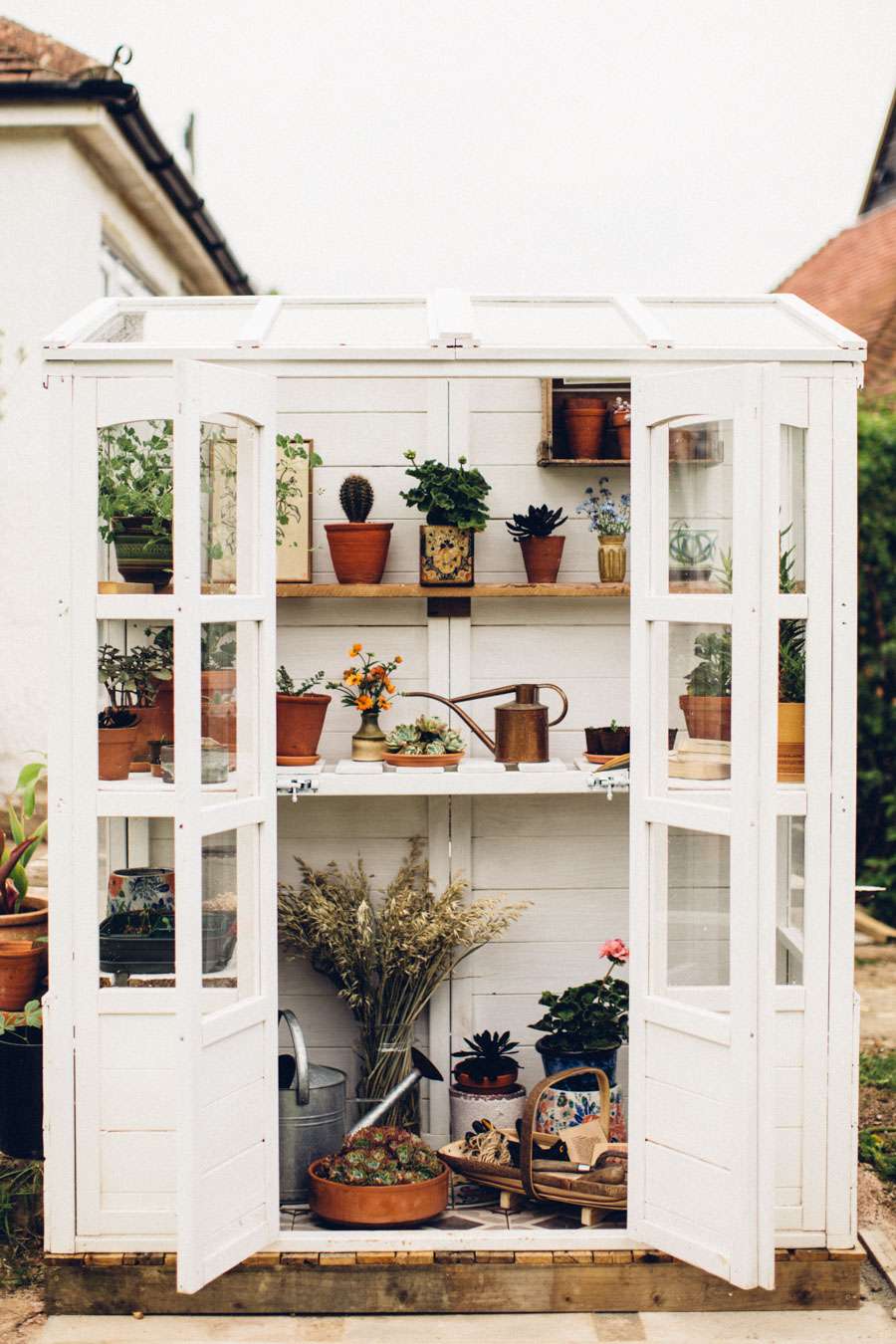 small backyard potting shed ideas